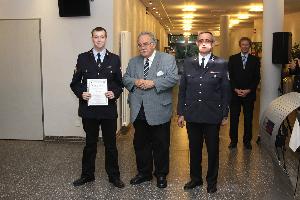 Bild: Fabian Brill und Dominik Hoffmann wurden vom Feuerwehrmann-Anwärter zum Feuerwehrmann befördert (nicht vollzählig)