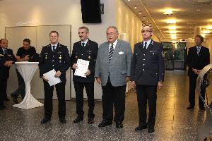 Bild: Frank Bonner, Alfons Egler, Bruno Paul und Thomas Bastuck wurden zum Oberlöschmeister befördert (nicht vollzählig)