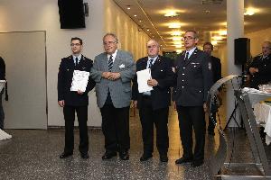 Bild: Heino Molter und Frank Kartes wurden zum Brandmeister befördert