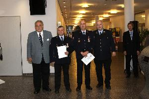 Bild: Wurden für 25 Jahre aktiven Dienst in der Feuerwehr geehrt: Torsten Zawar, Michael Schäfer, Markus Klaumann, Thorsten Schäfer und Patrick Behr (nicht vollzählig)