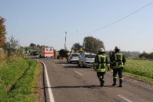 Bild: Auf der kurvigen Landstraße war es zu einem Verkehrsunfall gekommen