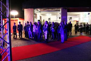 Bild: Zahlreiche Besucher wollten sich das neue Fahrzeug ansehen