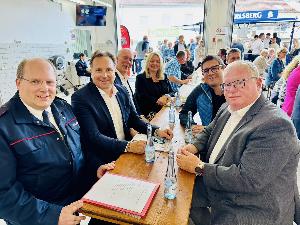 Bild: Zahlreiche Ehrengäste waren zur Veranstaltung gekommen