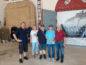 Bild: Übergabe der historischen Uniform aus Luxemburg von Robert Deutsch