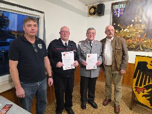 Bild: Ehrung von H.W, Guthörl und Harald Förster durch die beiden Vorsitzenden der RK-Illtal, Peter Schumacher und Stellvertreter Michael Mrosek.