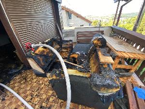 Bild: Die Couch konnte schnell gelöscht und ins Freie gebracht werden