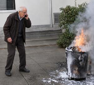 Bild: : ….. deshalb bitte rechtzeitig die Feuerwehr rufen mit der Notrufnummer 112 (Foto KI-generiert)!