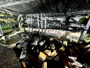 Bild: Brand eines Holzunterstands in der Marienstraße