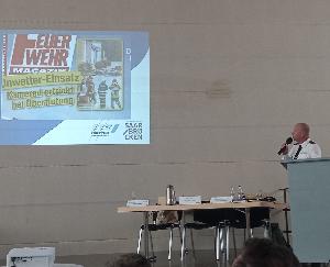 Bild: : Fachvortrag zum Thema Gefahren bei Einsätzen an Gewässern von Thorsten Schwinn (Lehrtaucher Berufsfeuerwehr Saarbrücken)