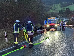 Bild: Fahrzeug überschlägt sich zwischen Dirmingen und Wustweiler