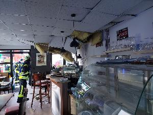 Bild: Große Schäden im anliegenden Café