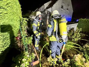 Bild: Brand eines Holzunterstands in der Marienstraße