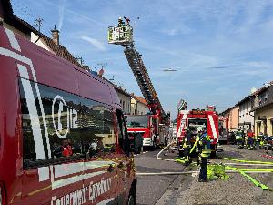 Bild: Dachstuhlbrand in der Illtalstraße