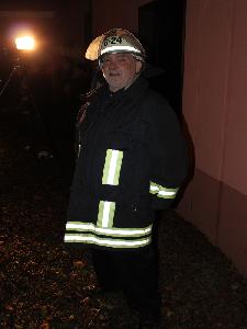 Bild: Einsatzleiter und Ehrenlöschbezirksführer Jürgen Schmidt hatte stets alles unter Kontrolle