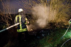 Bild: Unter Sträuchern war Abfall verbrannt worden