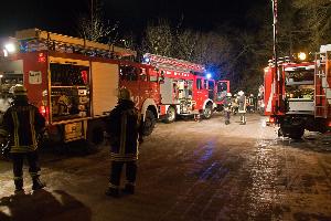 Bild: Einsatzfahrzeuge der Löschbezirke Eppelborn und Bubach-Calmesweiler auf dem Parkplatz am Ende der Dirminger Straße