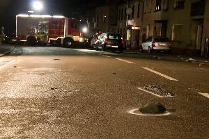 Bild: Trümmerteile auf der Fahrbahn nach dem Zusammenstoß