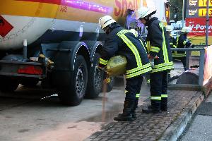 Bild: Der ausgetretene Dieselkraftstoff wurde mit Bindemitteln aufgefangen