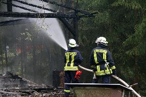 Bild: Nachlöscharbeiten