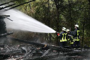 Bild: Nachlöscharbeiten