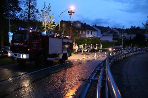 Bild: Ein aus Richtung Dirmingen kommendes Fahrzeug schleuderte auf regennasser Fahrbahn in den Gegenverkehr