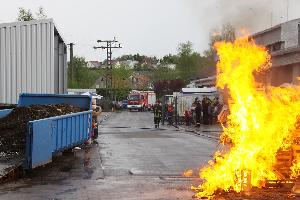 Bild: Schauübung der Jugendfeuerwehr beim Feuerwehrfest 2012 in Eppelborn
