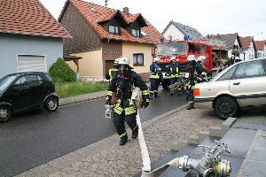 Bild: Angriffstrupp auf dem Weg zum Einsatzort