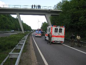 Bild: Die an dieser Stelle separat verlaufende rechte Fahrspur musste gesperrt werden