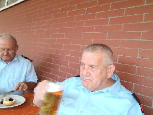 Bild: Auch den Feuerwehrleuten aus Pfaffenthal schmeckte das Bier.