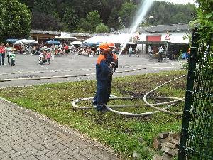 Bild: Wasser Marsch, hieß es für die jungen Wehrleute.