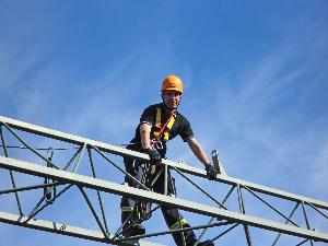 Bild: Übung der "Projektgruppe Absturzsicherung" auf dem Übungsgelände der SRHT Merzig-Wadern