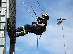 Bild: Themenkomplex "Selbstretten" bei der Übung der "Projektgruppe Absturzsicherung"