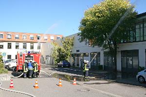 Bild: Löschangriff an der Jahreshauptübung der Feuerwehr Eppelborn in Habach 2012