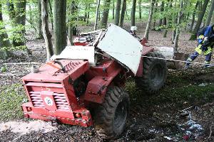 Bild: Der Radlader steht wieder auf den Rädern