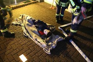 Bild: Ein Verletzter wurde gerettet und ins Freie gebracht