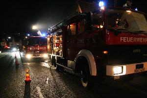 Bild: Einsatzfahrzeuge vor dem Übungsobjekt in der Wallenbornstraße