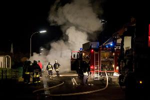 Bild: Die Weihereckstraße musste für die Dauer der Löscharbeiten voll gesperrt werden