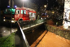 Bild: Die Allwiesbach, sonst ein kleiner Bach, war zu einem reißenden Strom angeschwollen