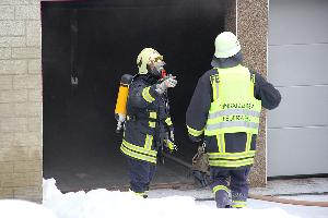 Bild: Ein Trupp gibt dem Einsatzleiter Rückmeldung