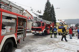 Bild: Schnee und Eisregen behinderten die Arbeit der Einsatzkräfte