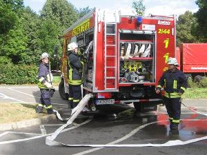 Bild: Aufgabe des LBZ Bubach - Calmesweiler ist neben der Wasser-und Stromversorgung der Dekon-Stelle die Unterstützung der eingesetzten Kameraden aus Schiffweiler bei der Dekontamination