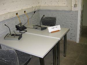 Bild: Der Fernmelderaum des Lagezentrums, hier zwei Arbeitsplätzen