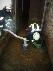 Bild: Einsatz einer Tauchpumpe