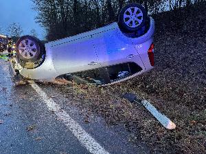 Bild: Fahrzeug überschlägt sich zwischen Dirmingen und Wustweiler