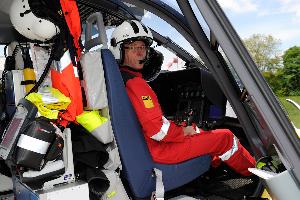 Bild: Die Rettungsleitstelle der Winterbergklinik in Saarbrücken wird am Montag (27.05.2013) eingeweiht. Im Bild: Klaus Kacheleck, Pilot des Rettungshubschraubers Christoph 16. (Foto: Becker&Bredel)