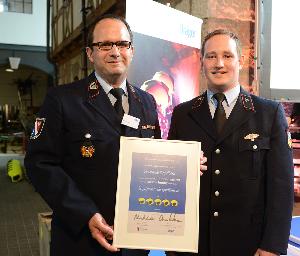 Bild: Die Abordnung der Feuerwehr Eppelborn: Eric Holzer (links), René Finkler (rechts) (Foto: Dräger Safety)