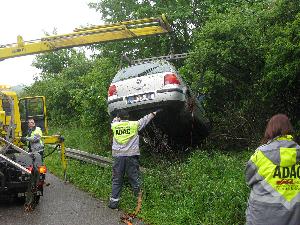 Bild: Bergung des Unfallfahrzeugs