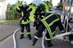 Bild: Wegen dem dichten Rauch mussten die Einsatzkräfte Atemschutzgeräte tragen