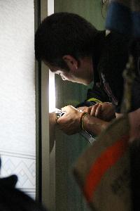 Bild: Die verschlossene Wohnung im Obergeschoss musste von der Feuerwehr geöffnet werden