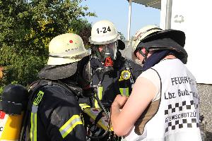 Bild: Erschöpft nach dem Einsatz. Besonders die große Hitze an diesem Tag machte den eingesetzten Kräften schwer zu schaffen